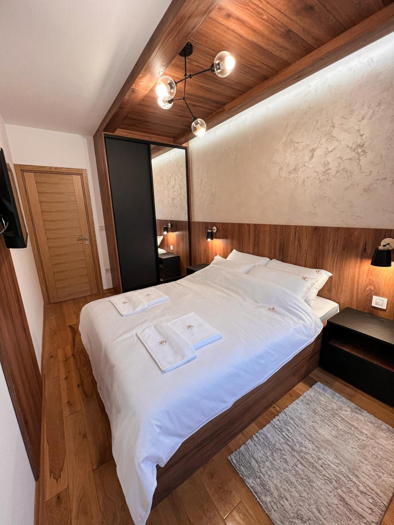 Apartment Zlatilux *